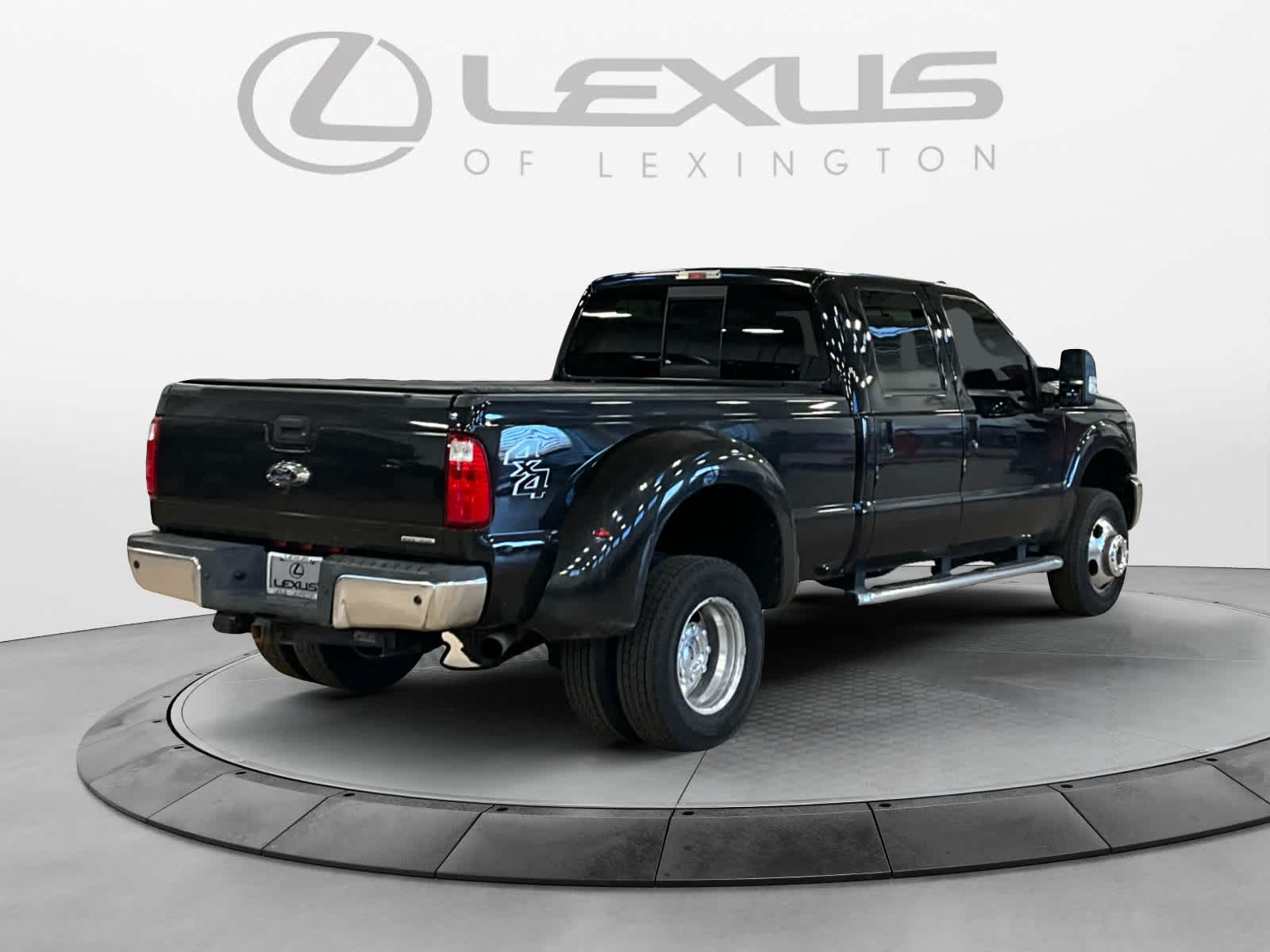 2014 Ford Super Duty F-350 DRW Pickup Lariat