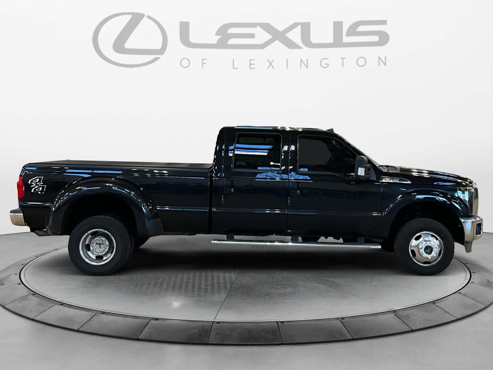 2014 Ford Super Duty F-350 DRW Pickup Lariat