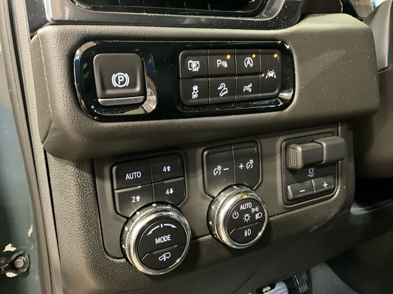 2025 GMC Yukon XL AT4
