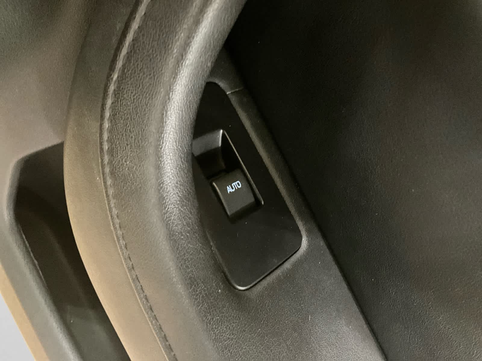 2011 Lincoln MKS 4dr Sdn 3.7L FWD