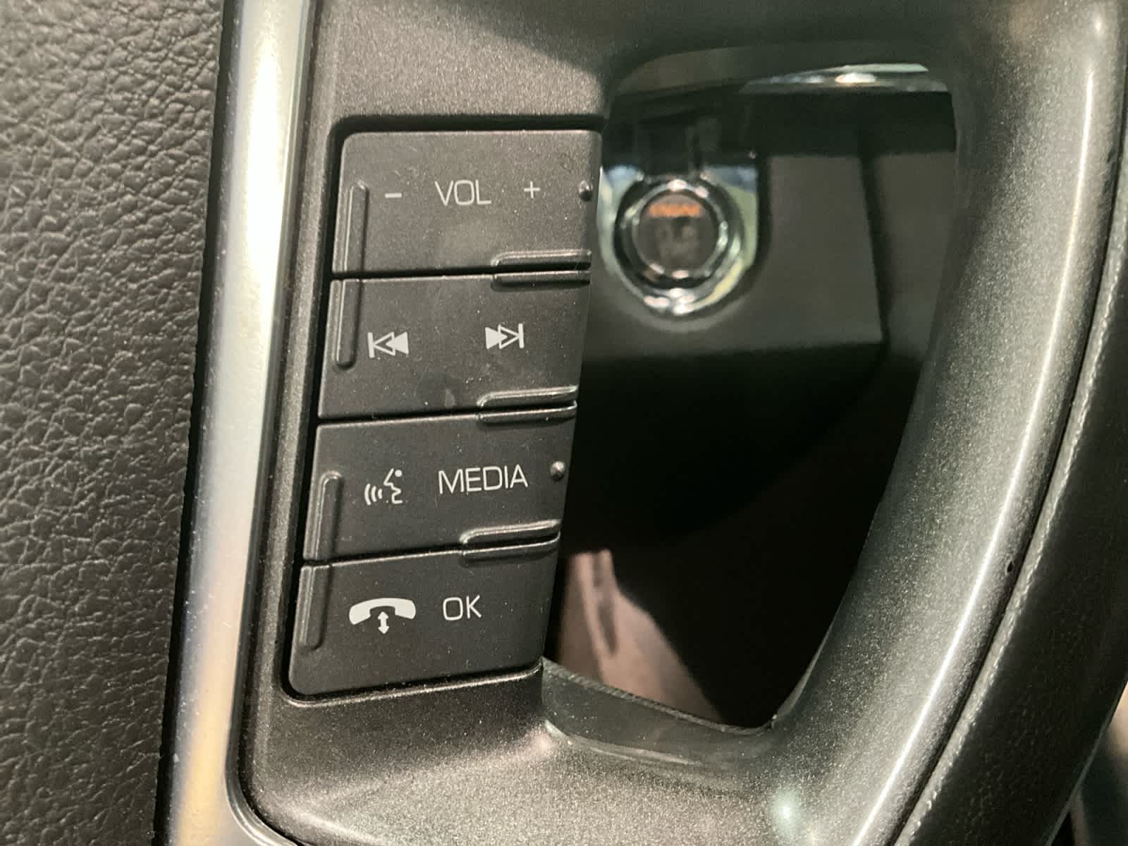 2011 Lincoln MKS 4dr Sdn 3.7L FWD