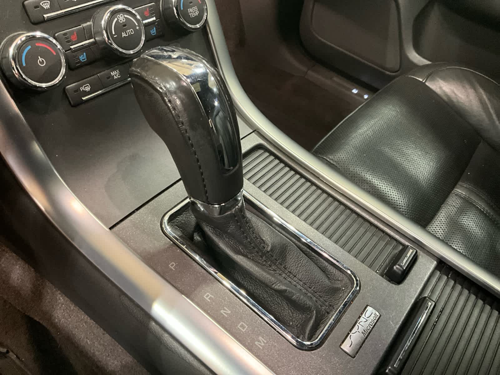 2011 Lincoln MKS 4dr Sdn 3.7L FWD