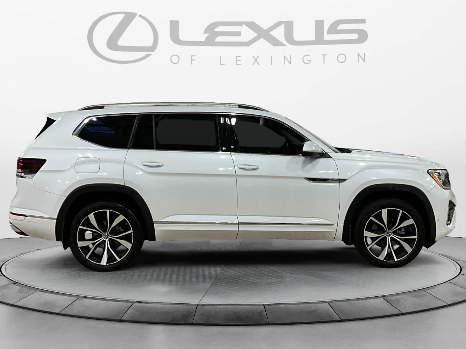 2024 Volkswagen Atlas 2.0T SEL Premium R-Line