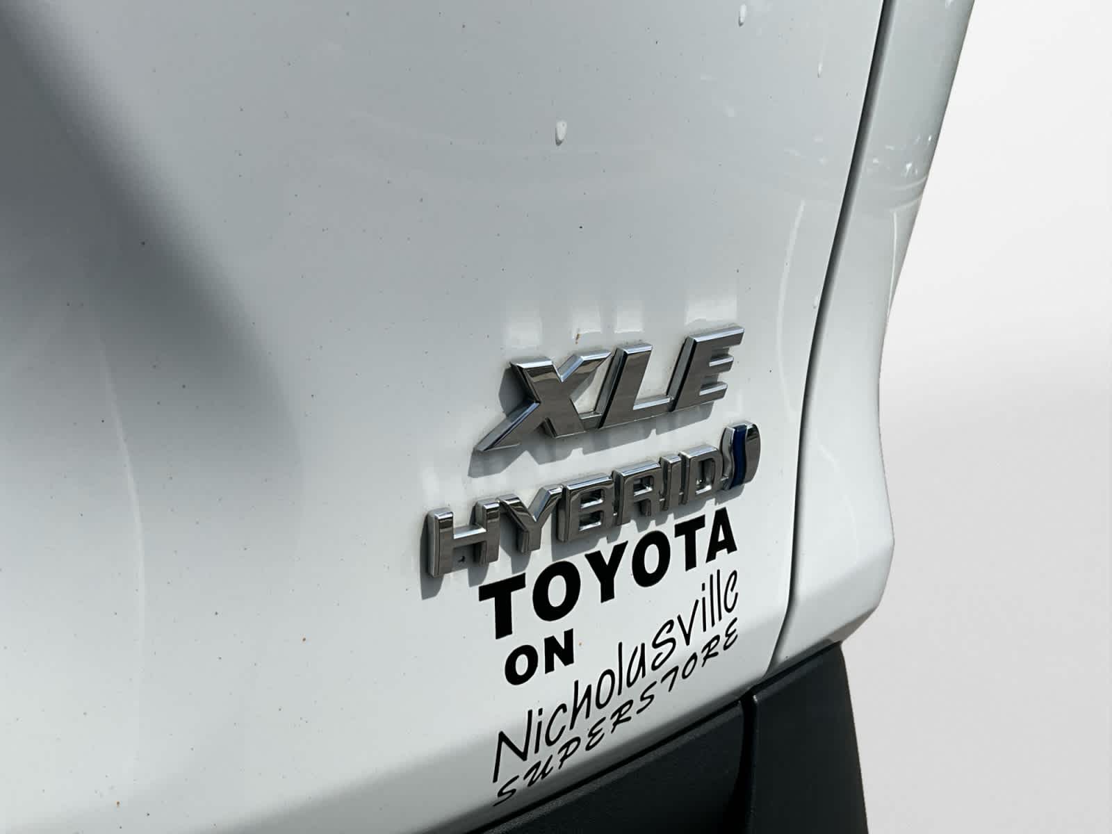 2022 Toyota RAV4 Hybrid XLE