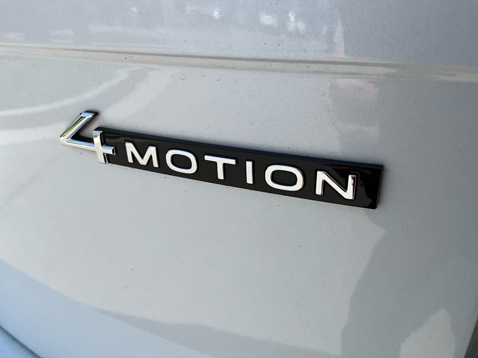 2022 Volkswagen Tiguan SEL R-Line