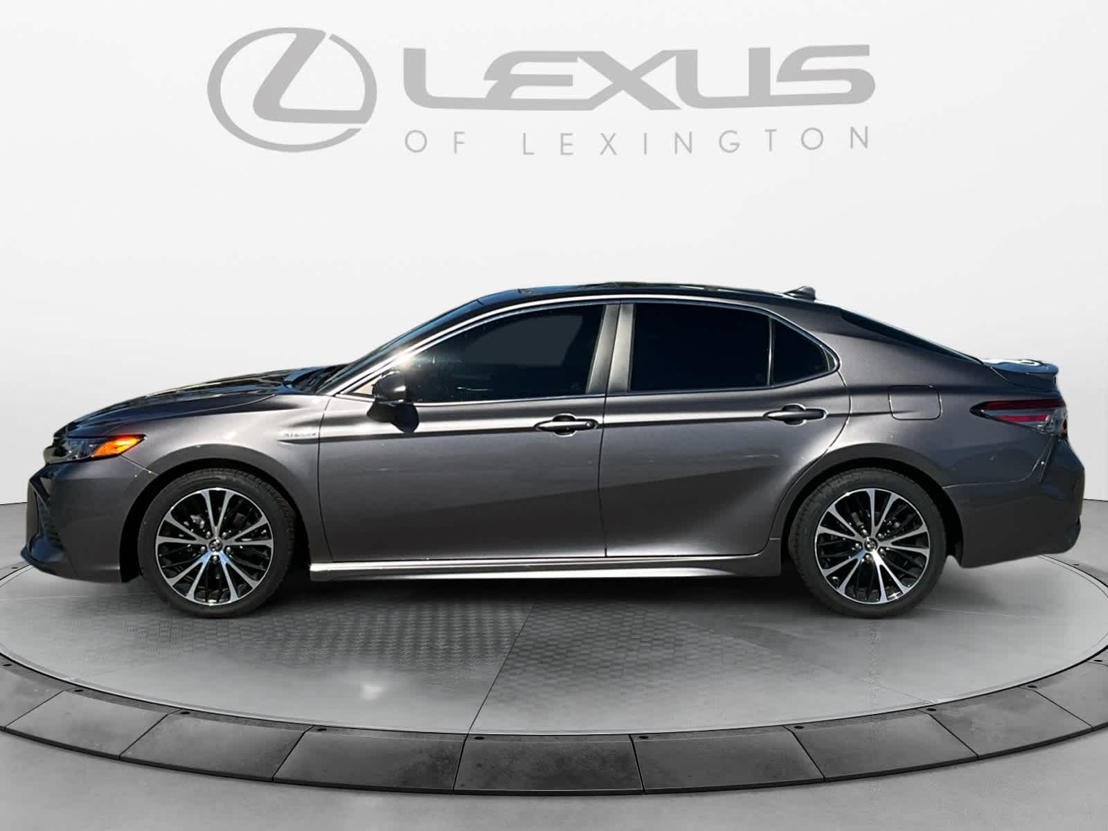 2019 Toyota Camry Hybrid SE