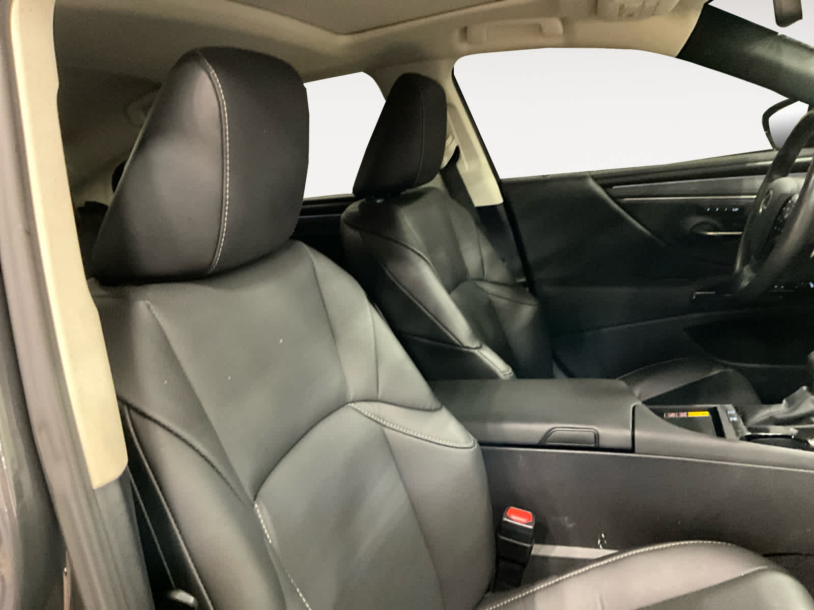 2025 Lexus ES 300h F SPORT Design