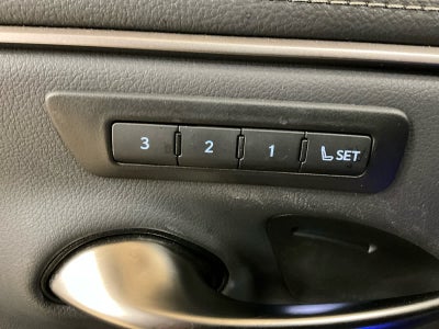 2025 Lexus ES 300h F SPORT Design