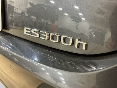 2025 Lexus ES 300h F SPORT Design
