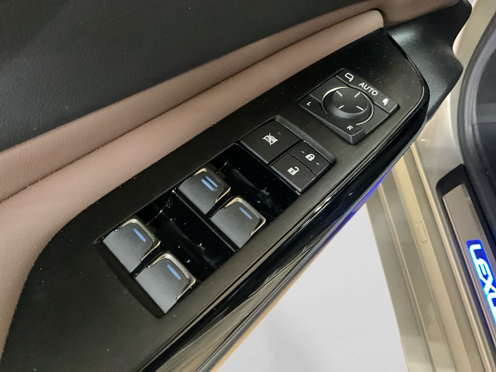 2025 Lexus ES 300h ES 300h