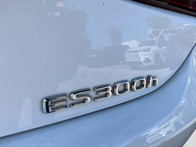 2025 Lexus ES 300h F SPORT Design