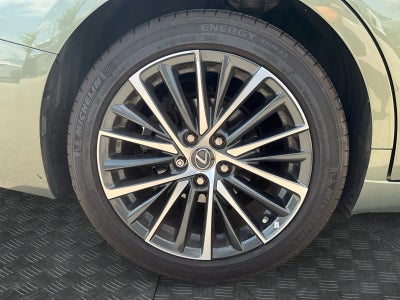 2025 Lexus ES 300h ES 300h