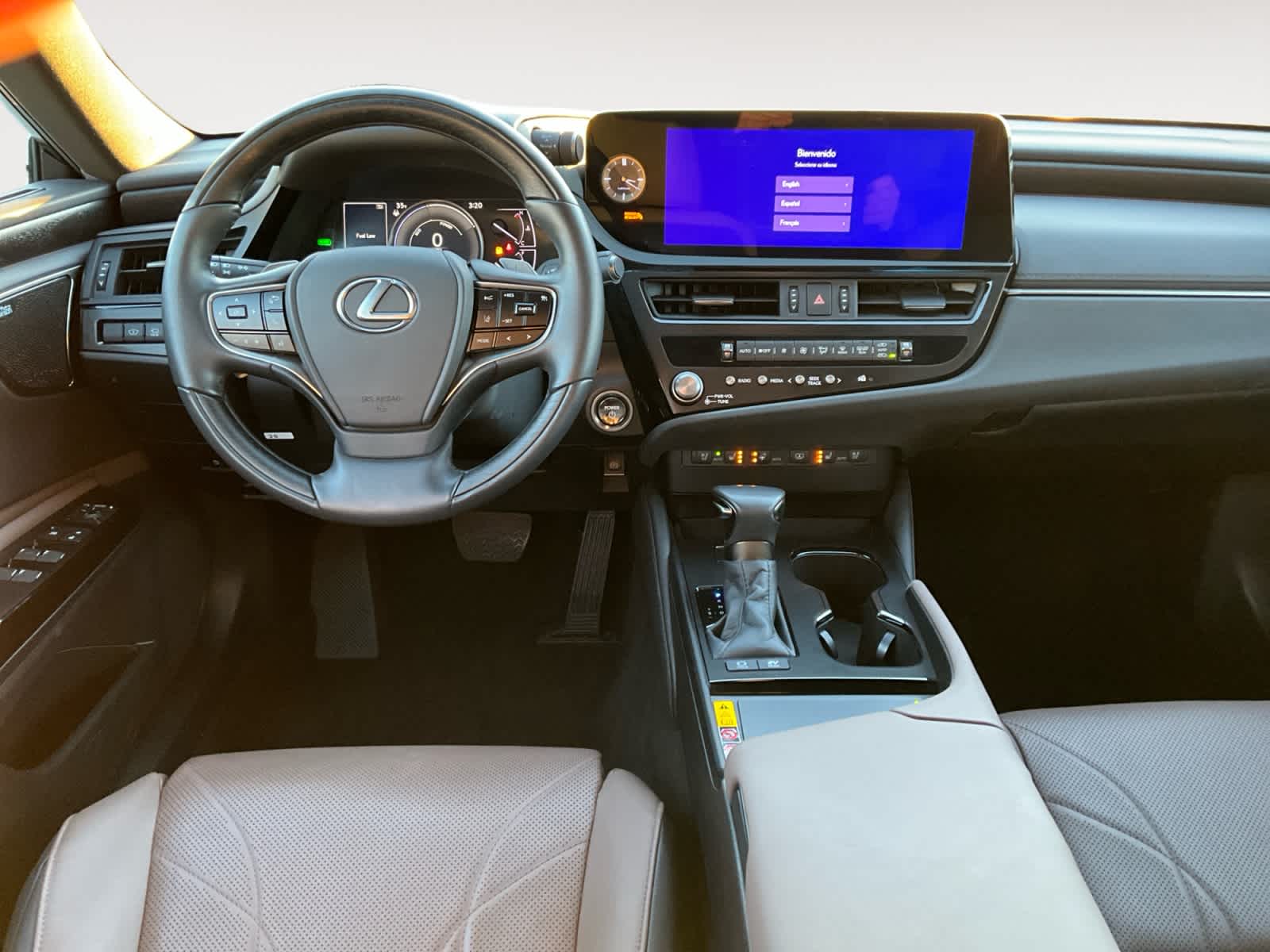 2025 Lexus ES 300h Luxury