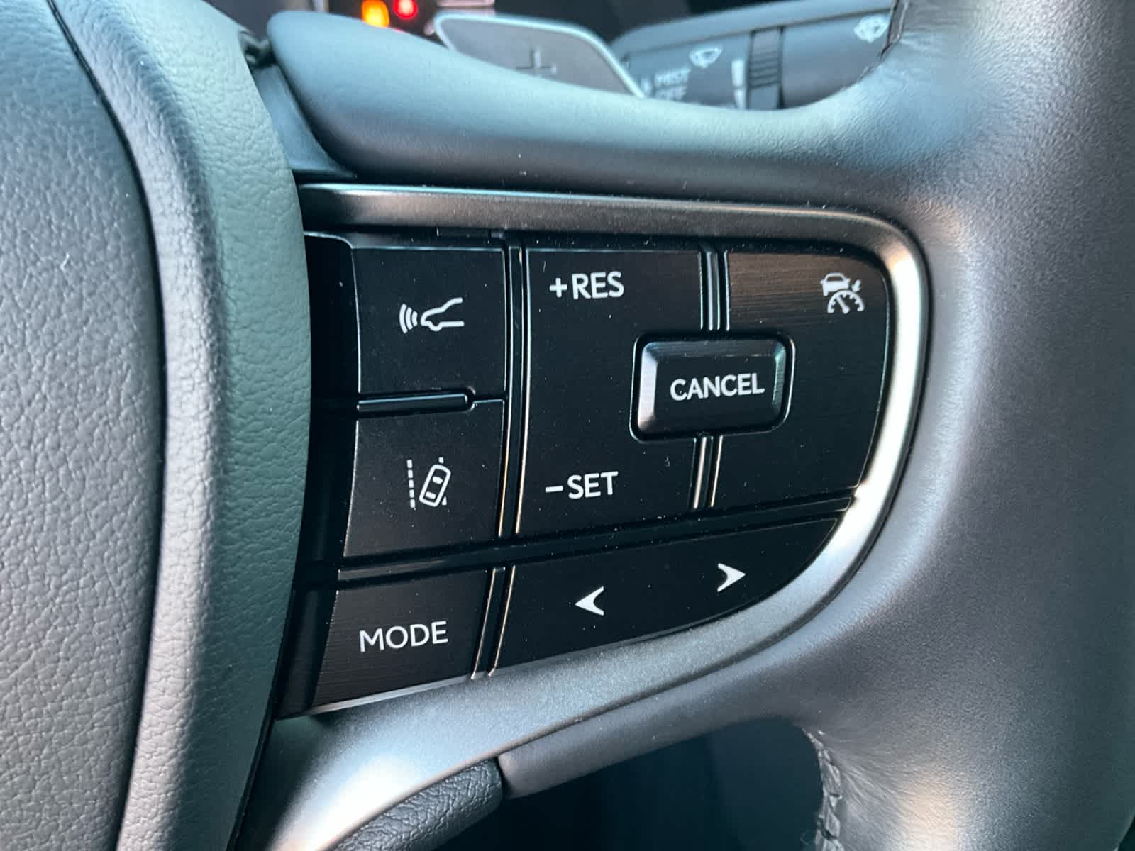 2025 Lexus ES 300h Luxury