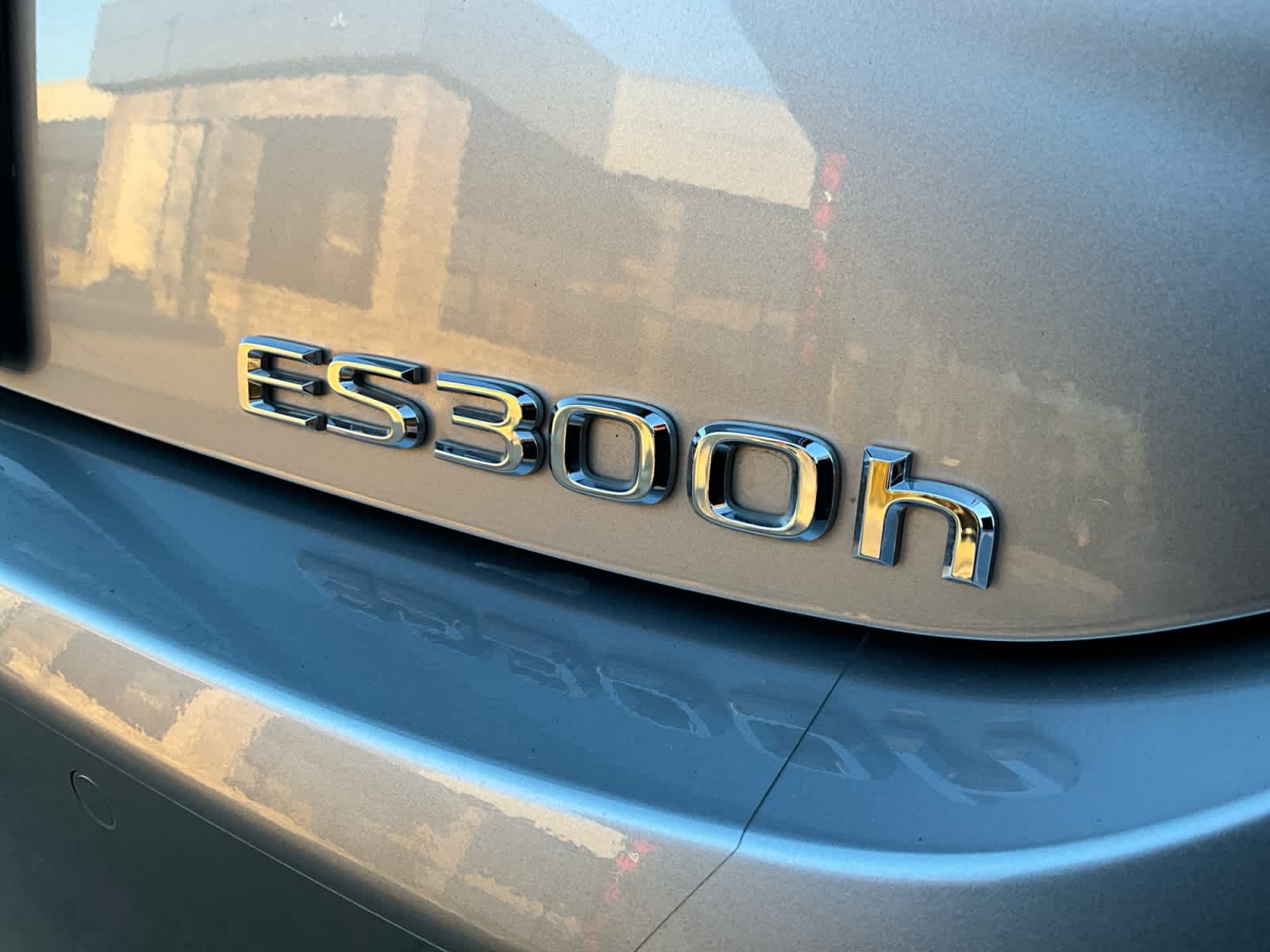 2025 Lexus ES 300h Luxury