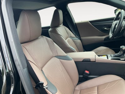 2023 Lexus ES 300h Luxury