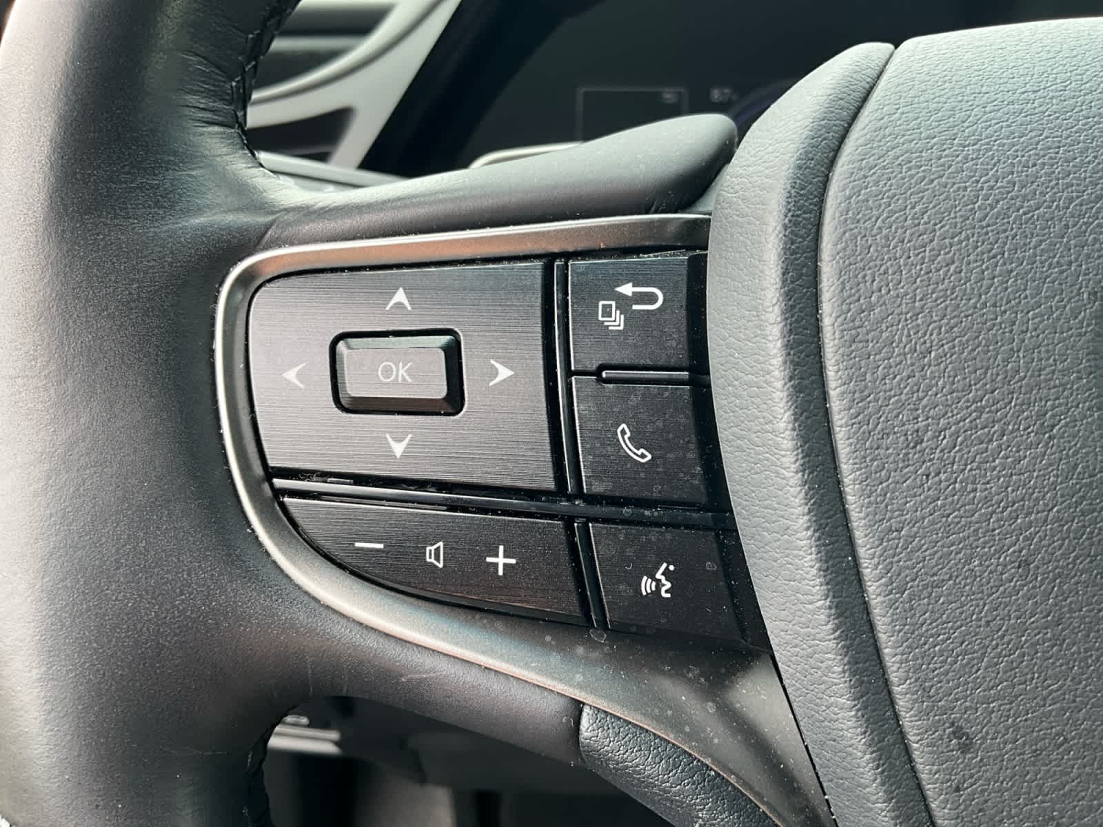 2023 Lexus ES 300h Luxury