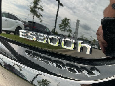 2023 Lexus ES 300h Luxury