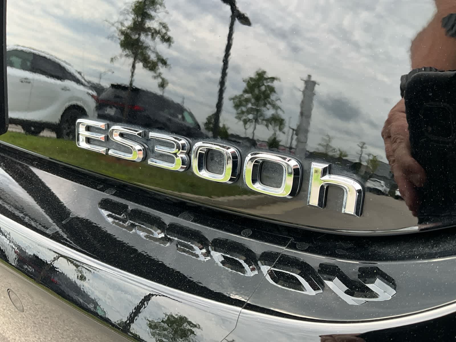 2023 Lexus ES 300h Luxury