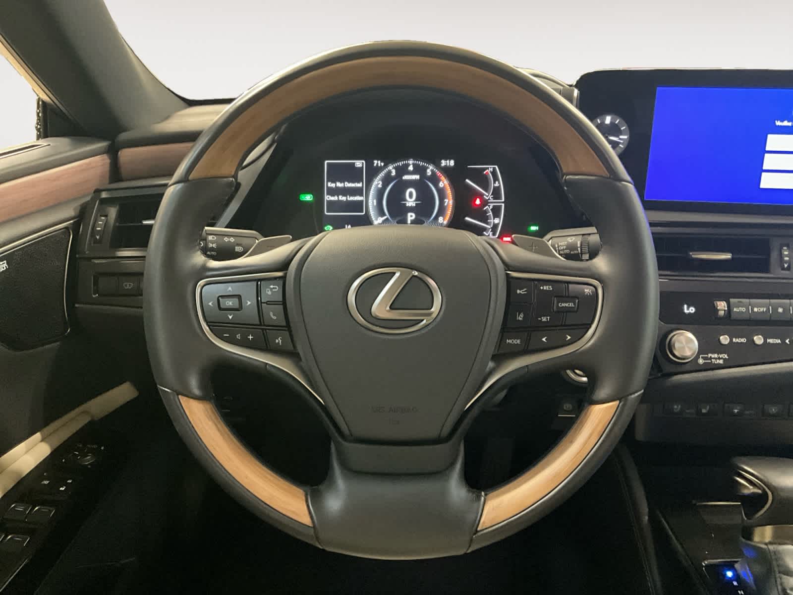 2025 Lexus ES 300h Luxury