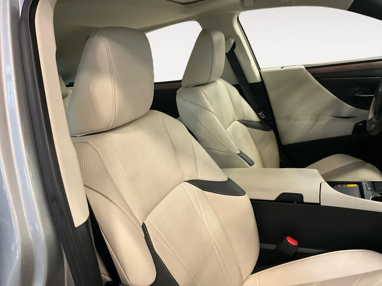2025 Lexus ES 300h Luxury