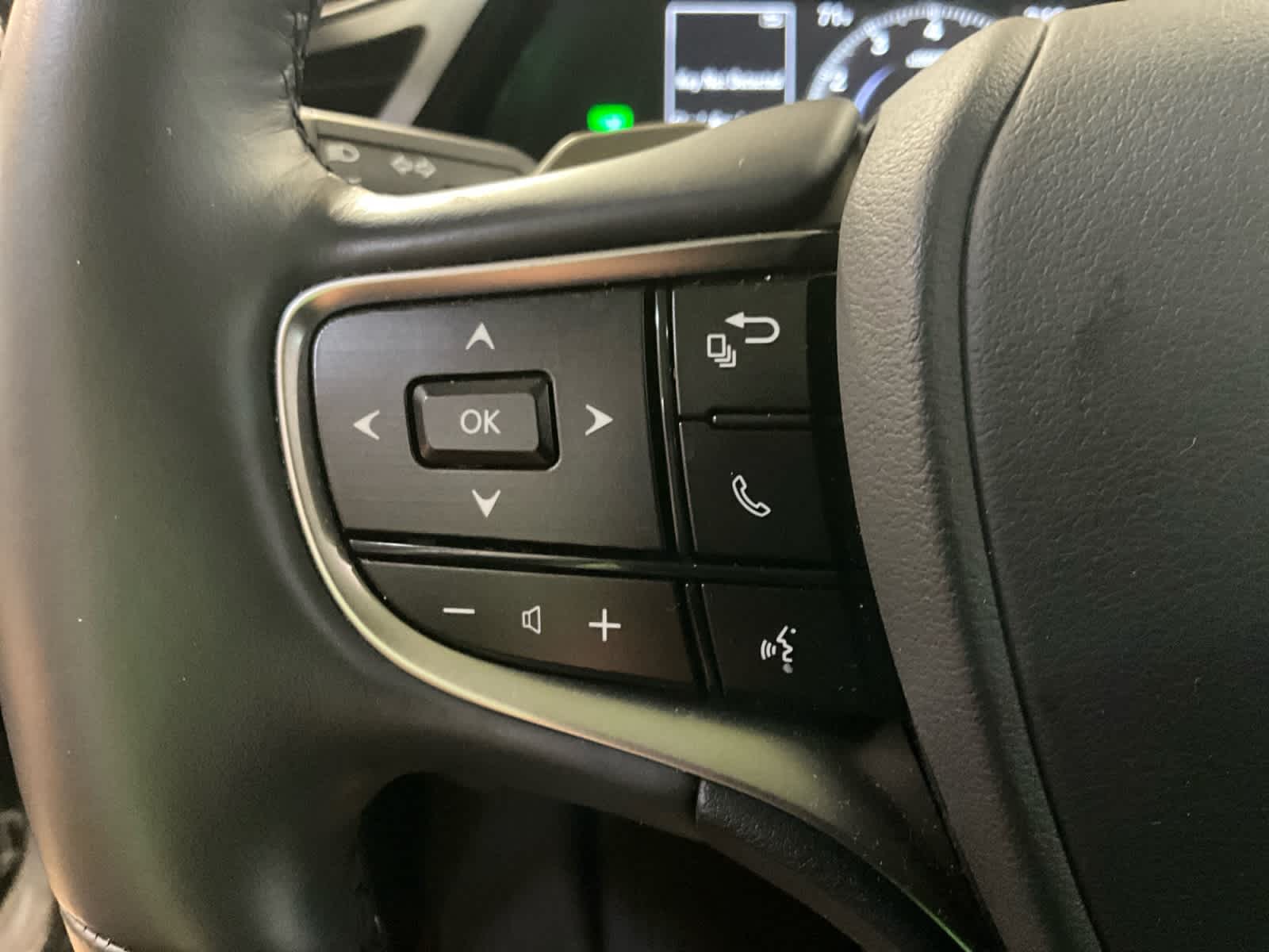 2025 Lexus ES 300h Luxury