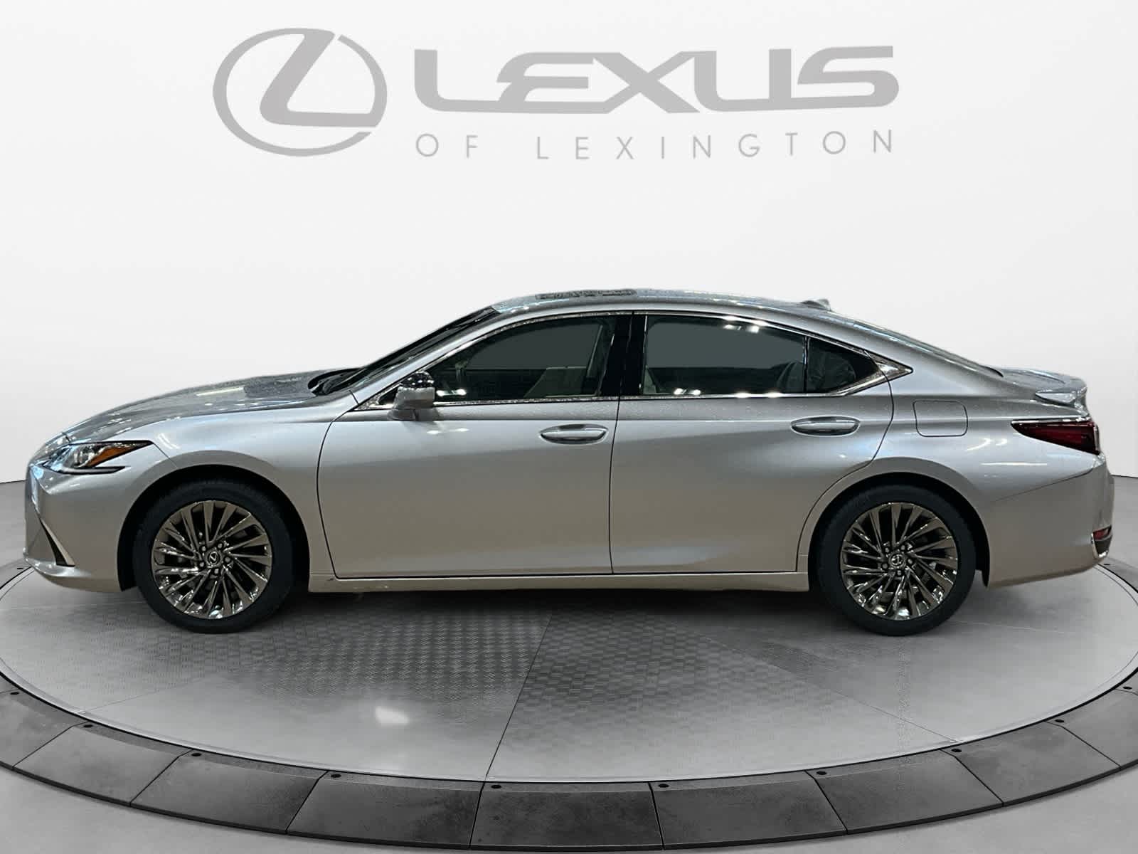 2025 Lexus ES 300h Luxury