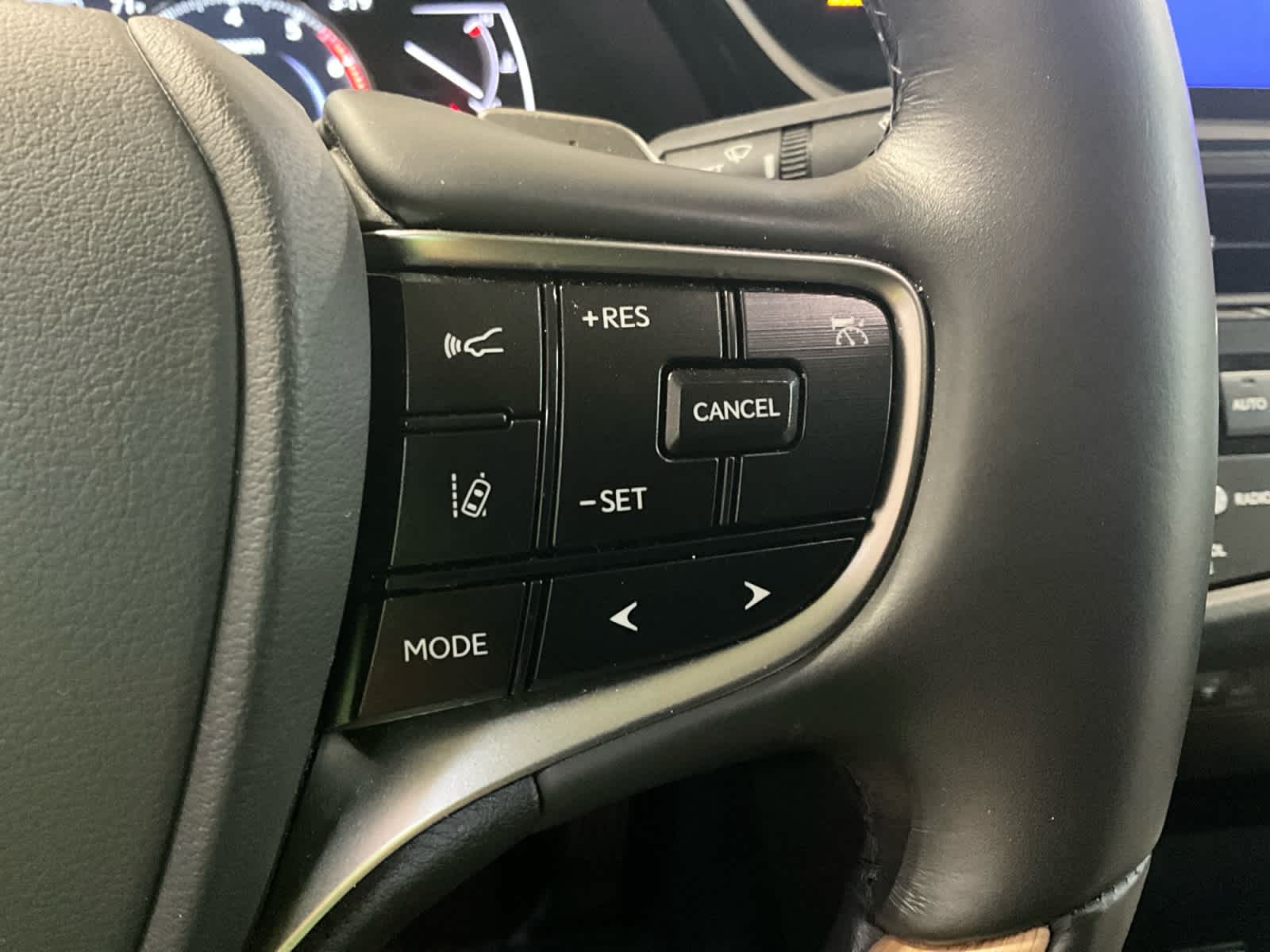 2025 Lexus ES 300h Luxury