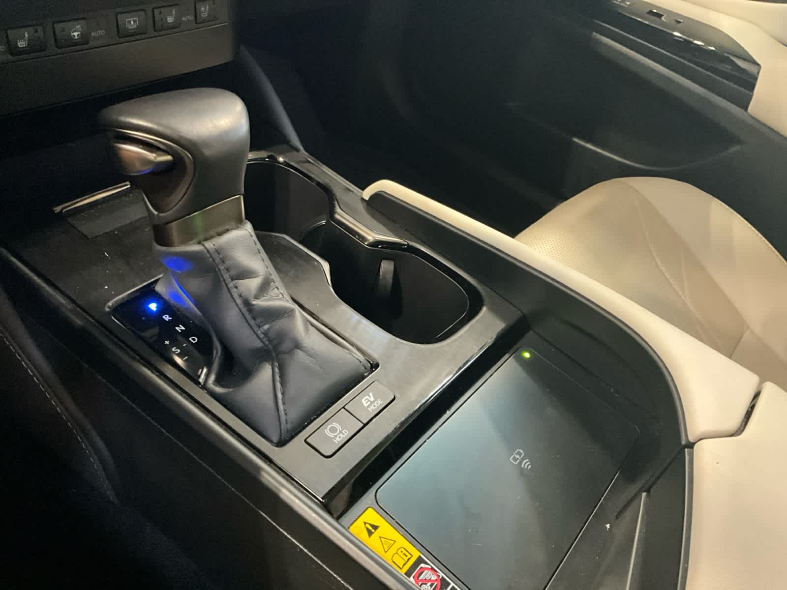 2025 Lexus ES 300h Luxury