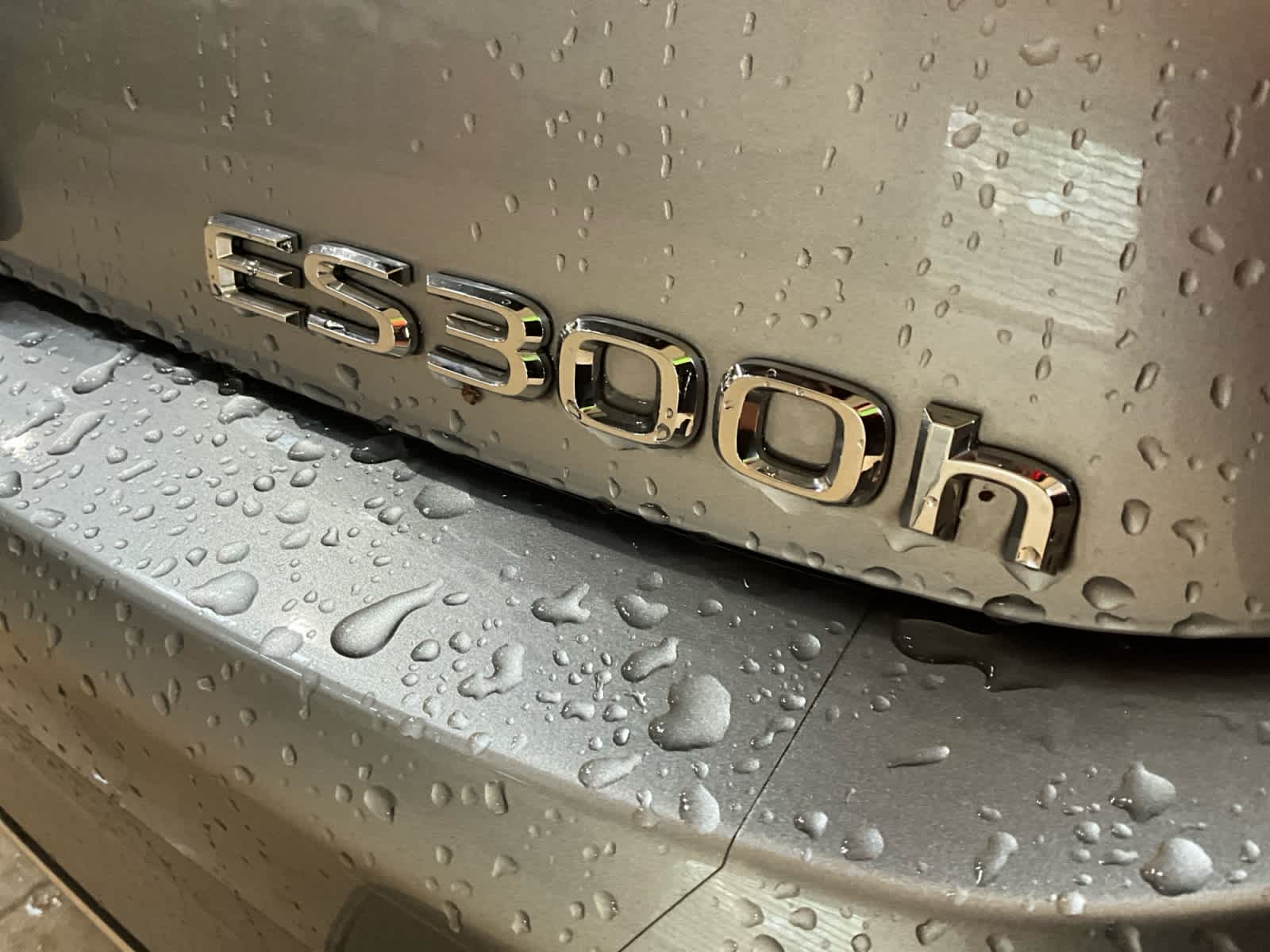 2025 Lexus ES 300h Luxury