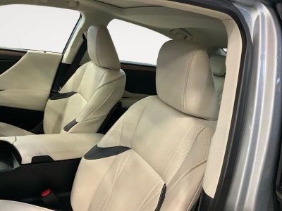 2025 Lexus ES 300h Luxury