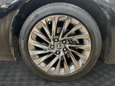 2025 Lexus ES 300h Luxury