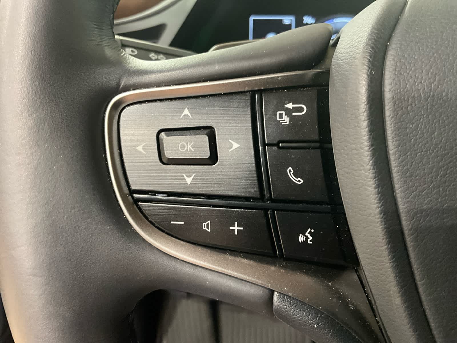 2025 Lexus ES 300h Luxury