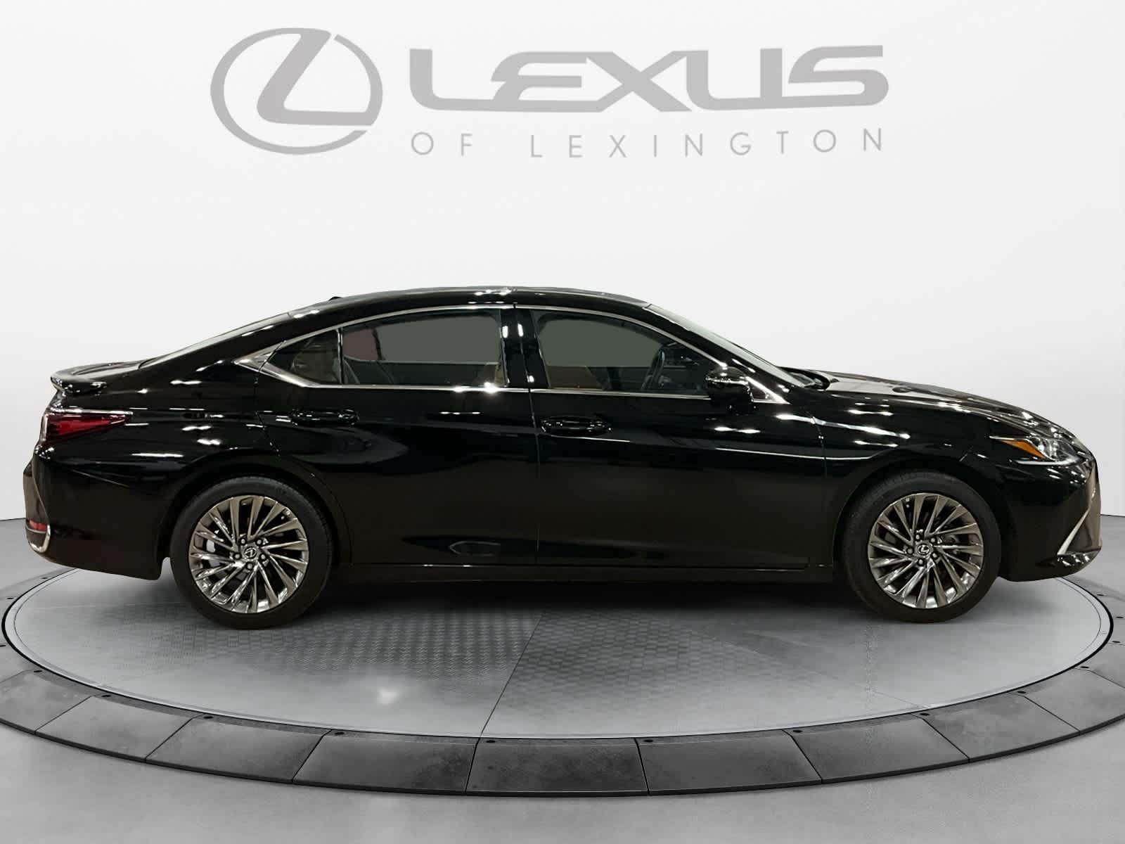 2025 Lexus ES 300h Luxury
