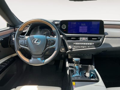 2025 Lexus ES 300h Luxury