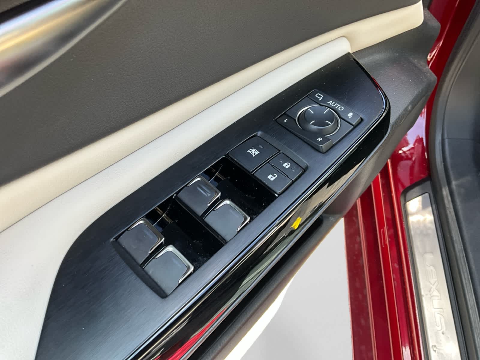 2025 Lexus ES 300h Luxury
