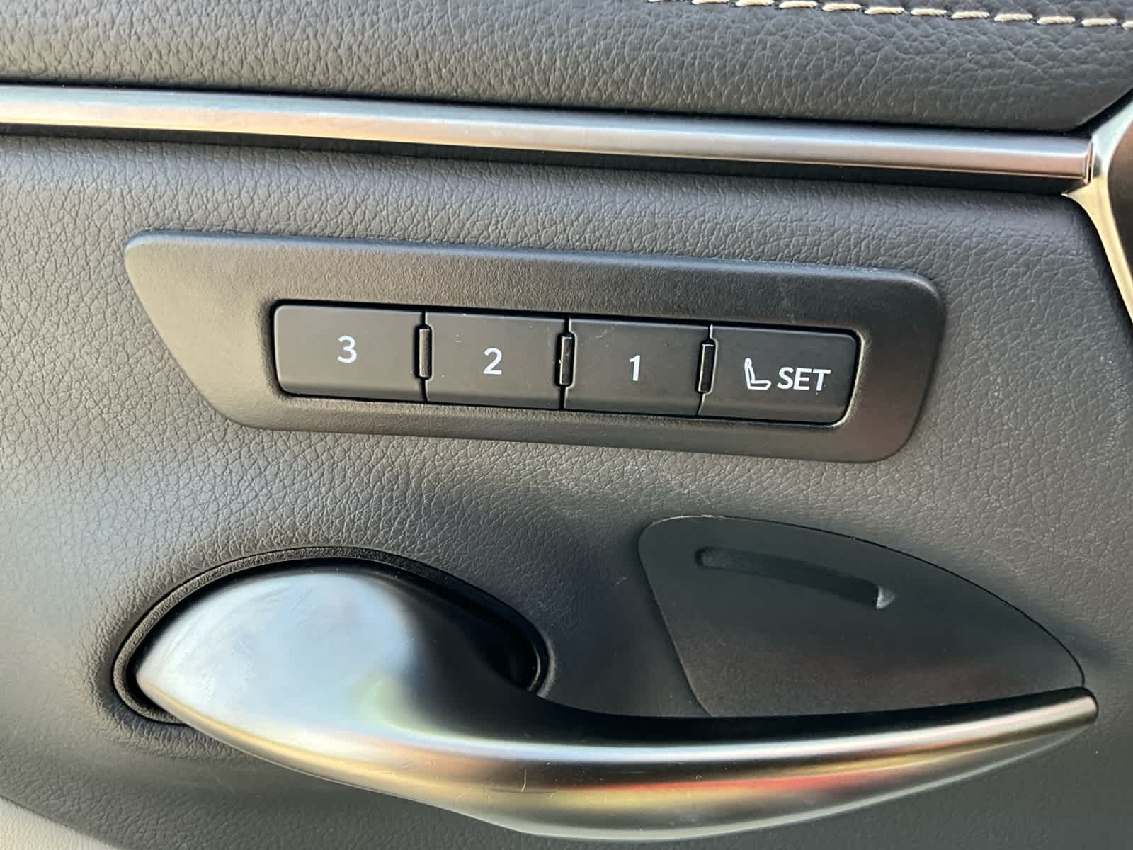 2025 Lexus ES 300h Luxury