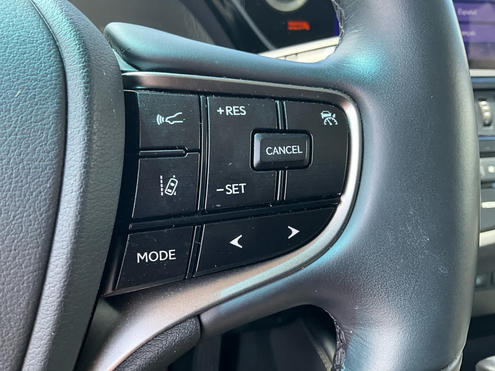 2025 Lexus ES 300h Luxury