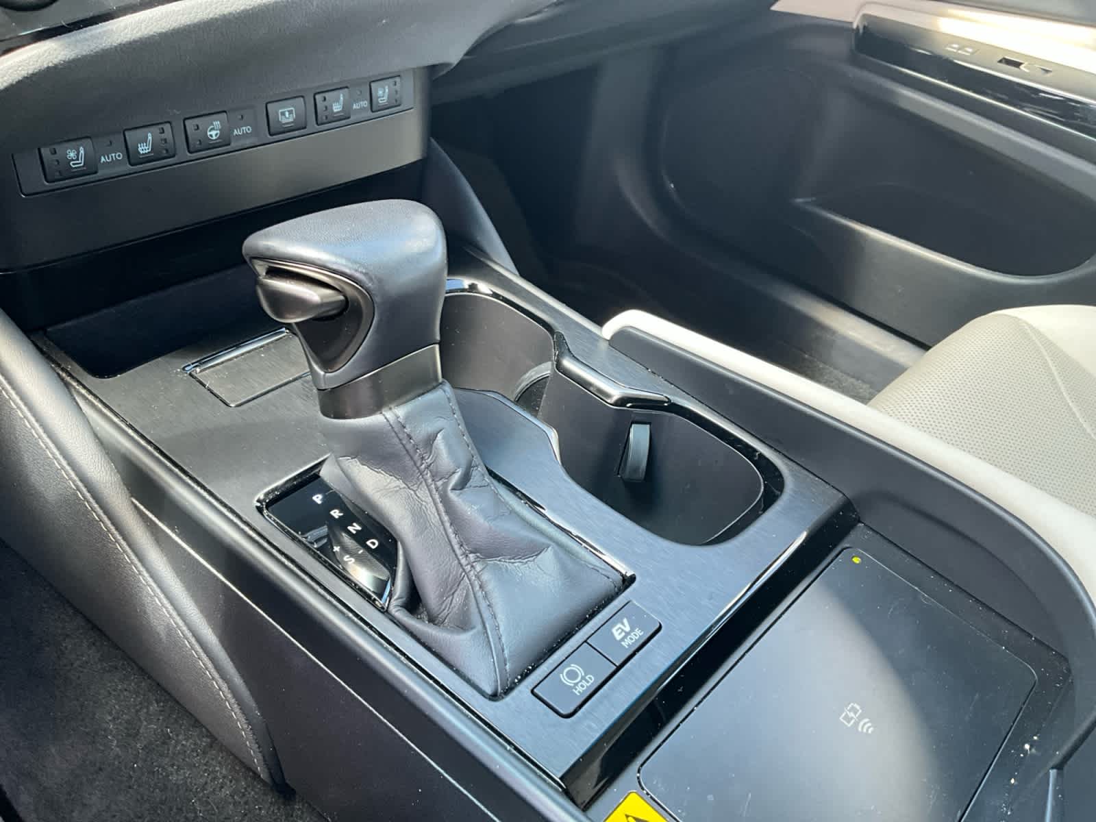 2025 Lexus ES 300h Luxury