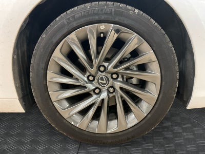2025 Lexus ES 300h Luxury