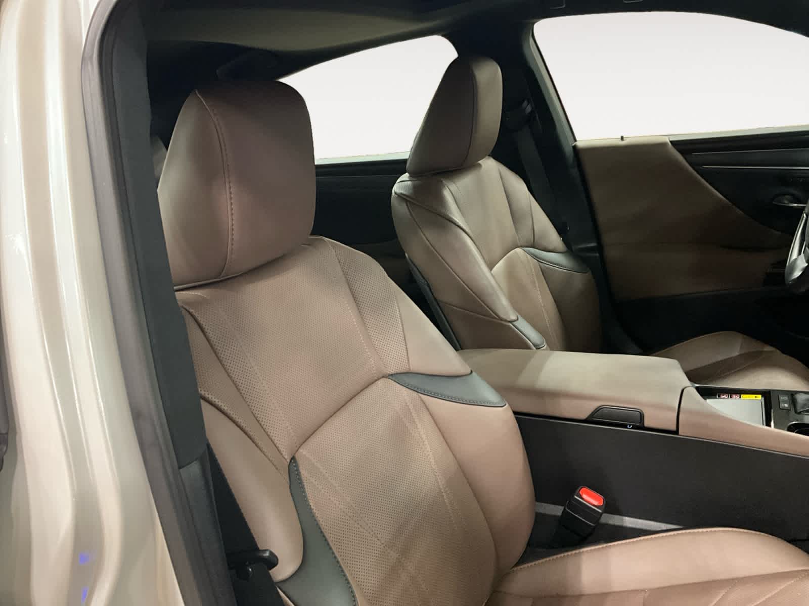 2025 Lexus ES 300h Luxury