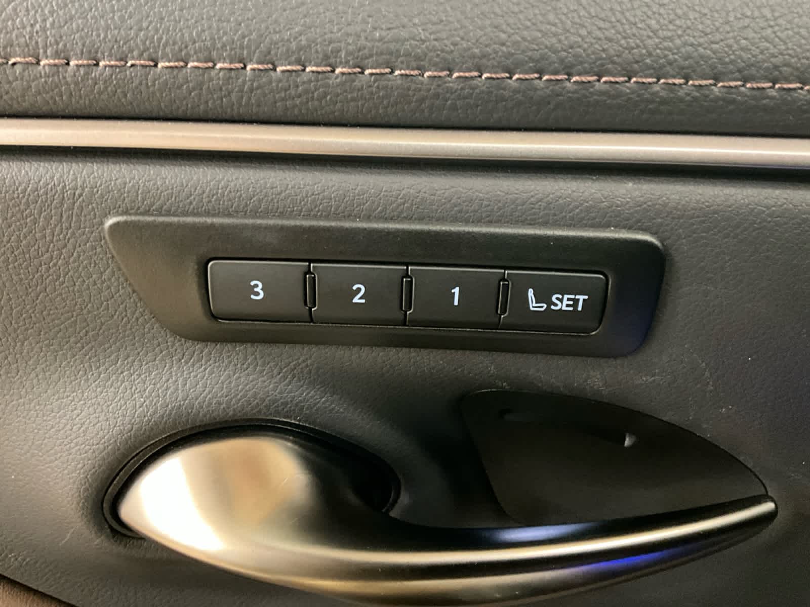 2025 Lexus ES 300h Luxury