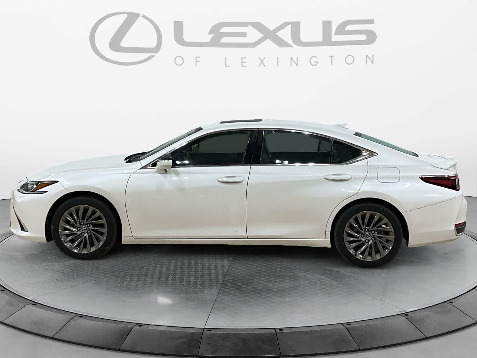 2025 Lexus ES 300h Luxury