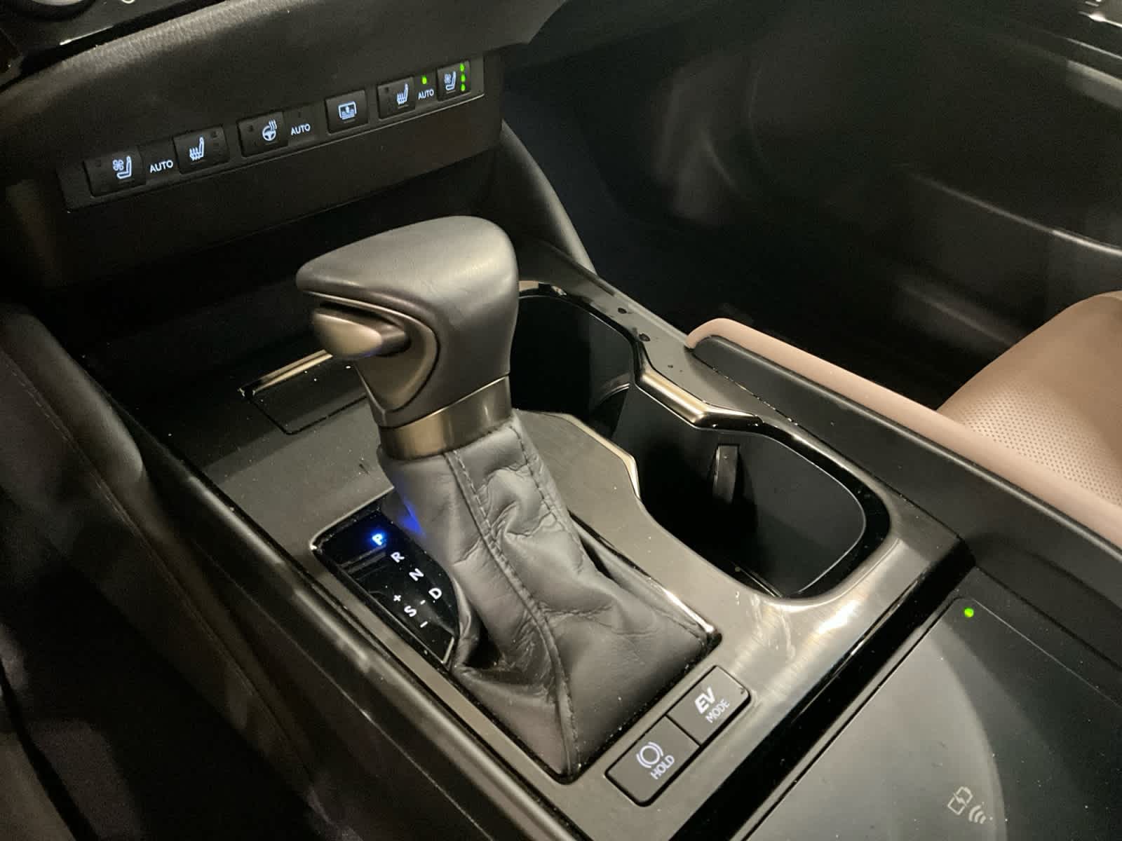 2025 Lexus ES 300h Luxury
