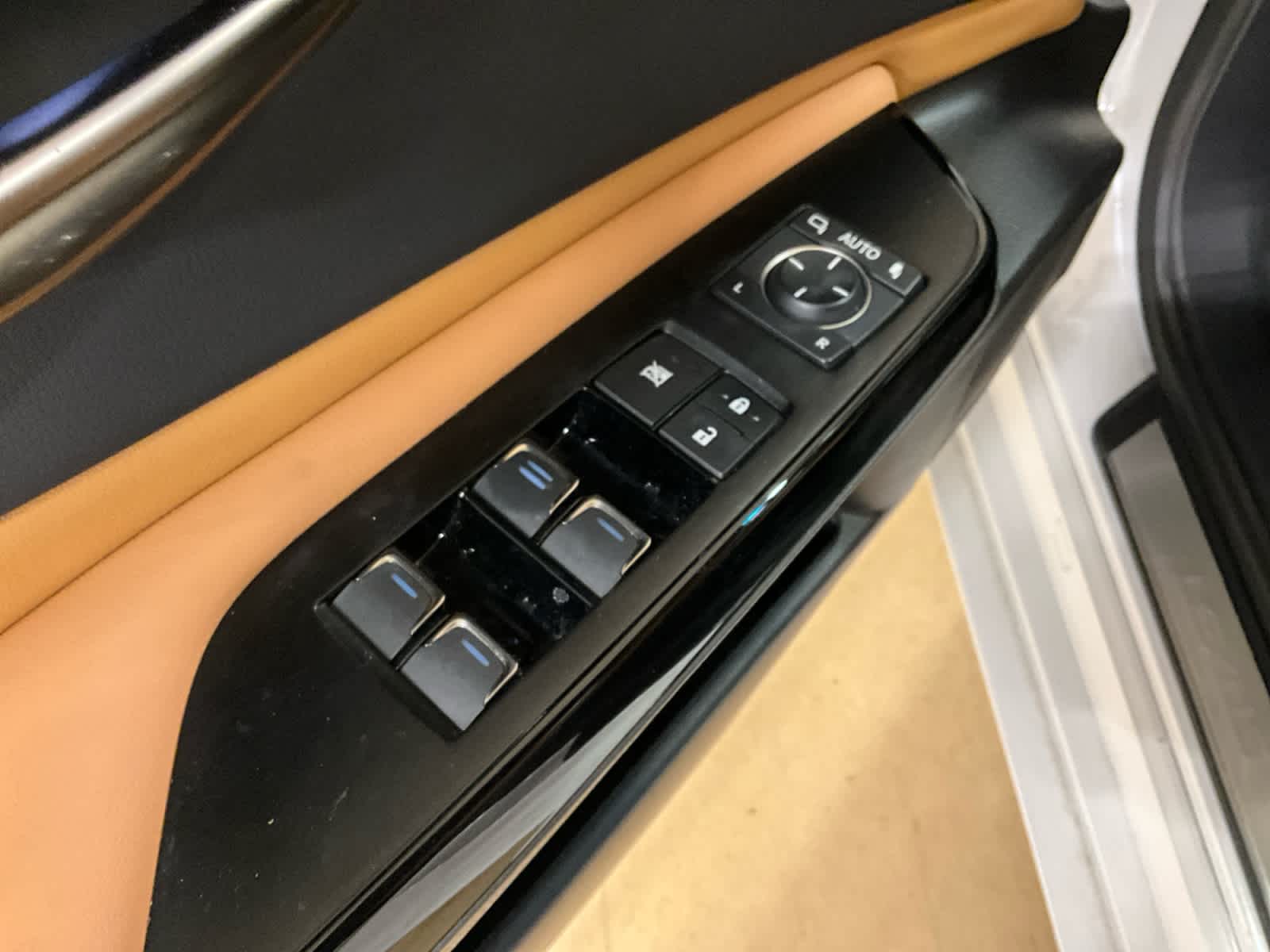 2023 Lexus ES Luxury