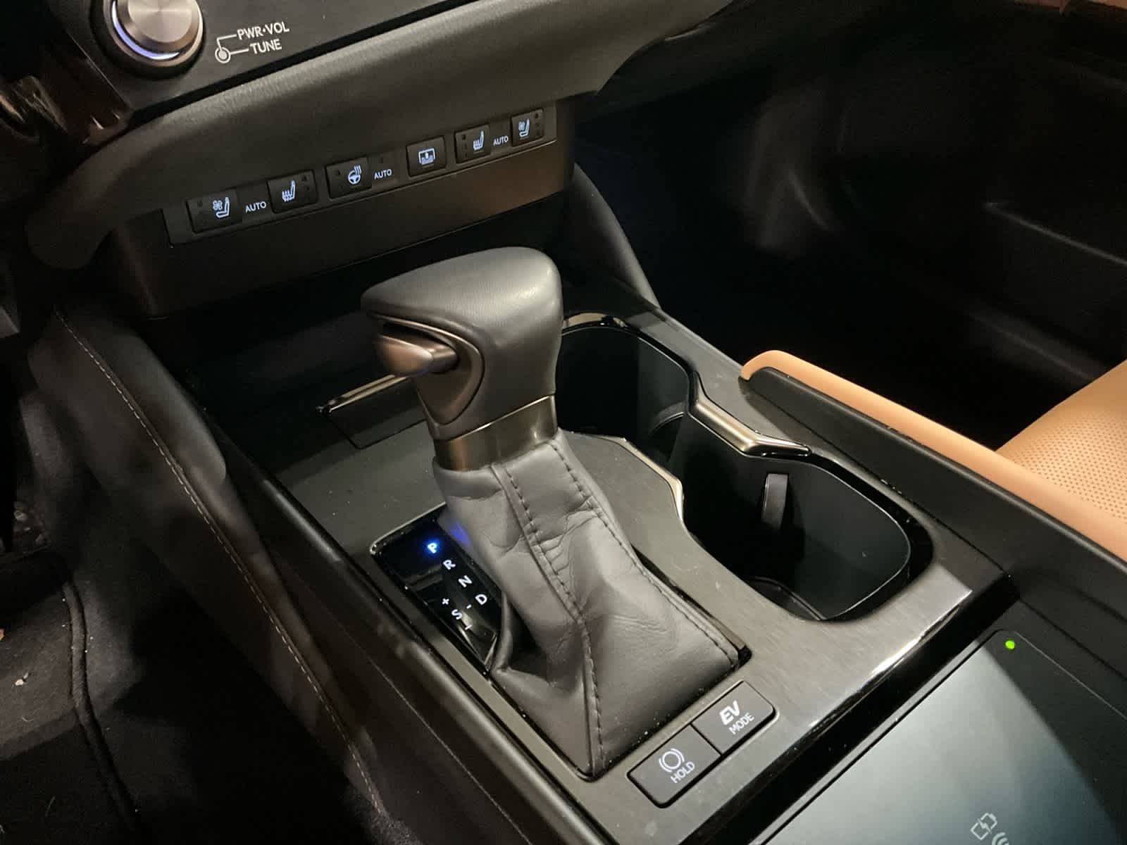 2025 Lexus ES 300h Ultra Luxury