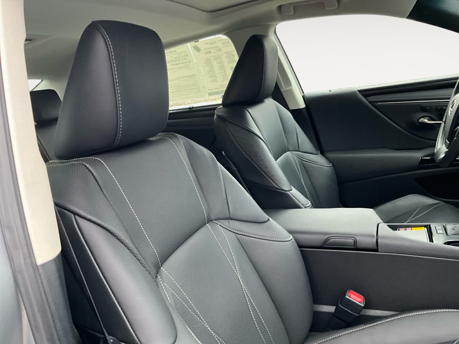 2025 Lexus ES 300h Ultra Luxury