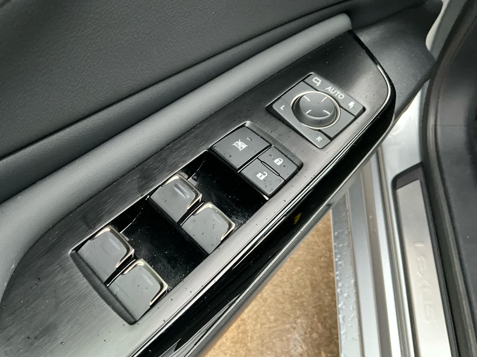 2025 Lexus ES 300h Ultra Luxury