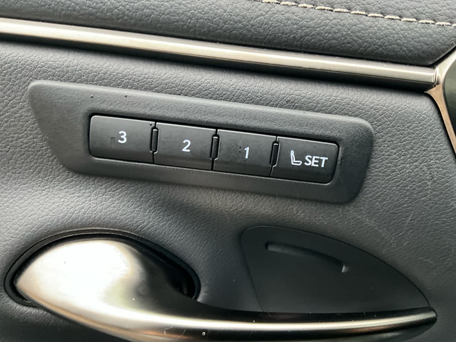 2025 Lexus ES 300h Ultra Luxury