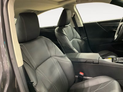 2025 Lexus ES 300h Ultra Luxury